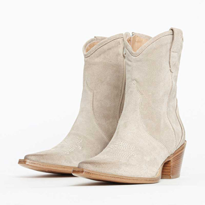 Bukela Elva Suede Boots Lys Sand - J BY J Fashion