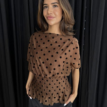 Continue Laura Blouse Nougat W/ Black Dot