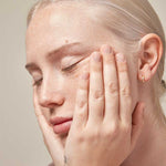 ENAMEL E316G SPARKLING CURVE SMALL HOOPS GULD