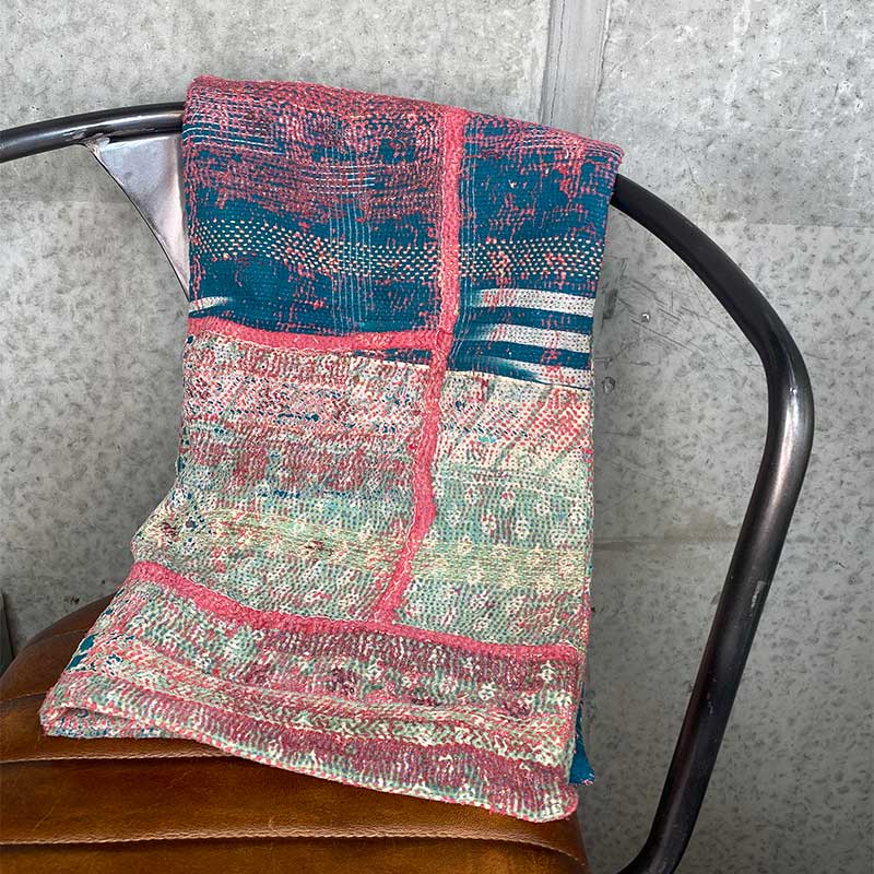 J BY J KANTHA SARI CUSHION NO. 03 60 X 60 CM ROSA