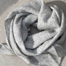 ROSAS R-22 CASHMERE SMALL SCARF LYSEGRÅ