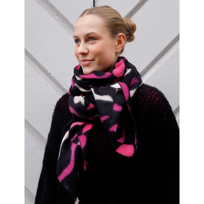 BLACK COLOUR BCWATERS BRUSHED SCARF PINK