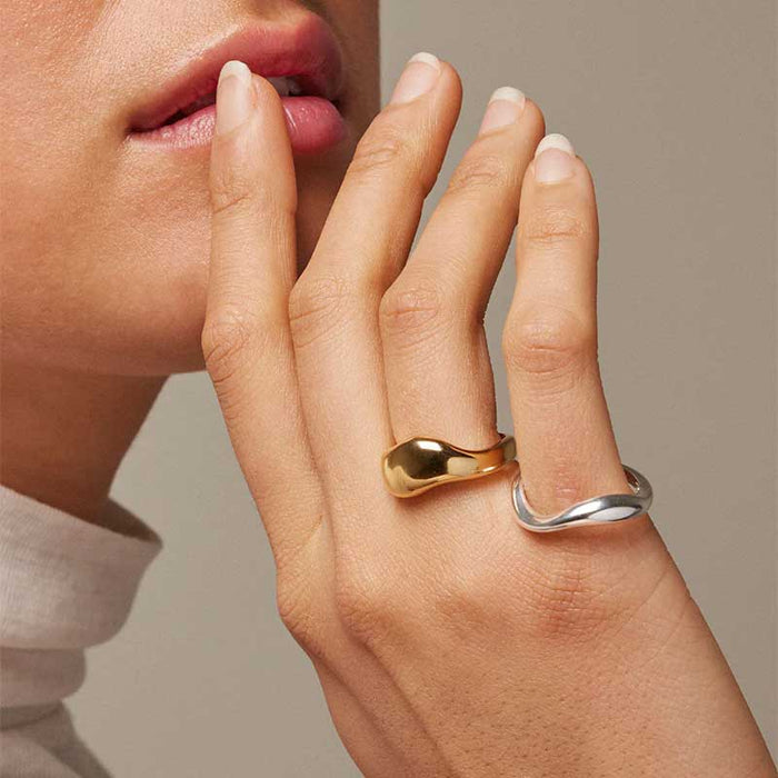 ENAMEL AGNETE LARGE RING GULD-fra-ENAMEL-hos-J BY J Fashion