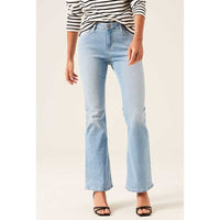 GARCIA 245 - 6682 CELIA FLARE JEANS LYSEBLÅ-fra-GARCIA-hos-J BY J Fashion