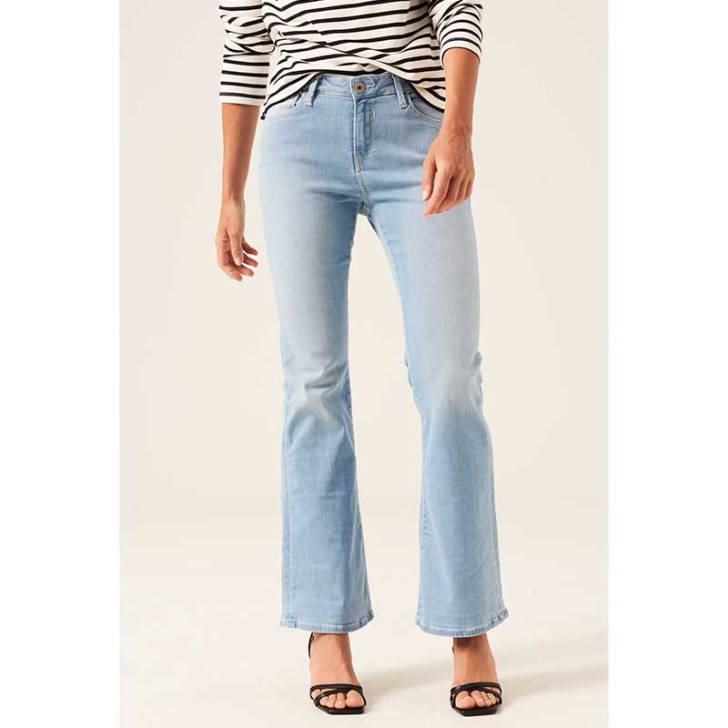 GARCIA 245 - 6682 CELIA FLARE JEANS LYSEBLÅ-fra-GARCIA-hos-J BY J Fashion