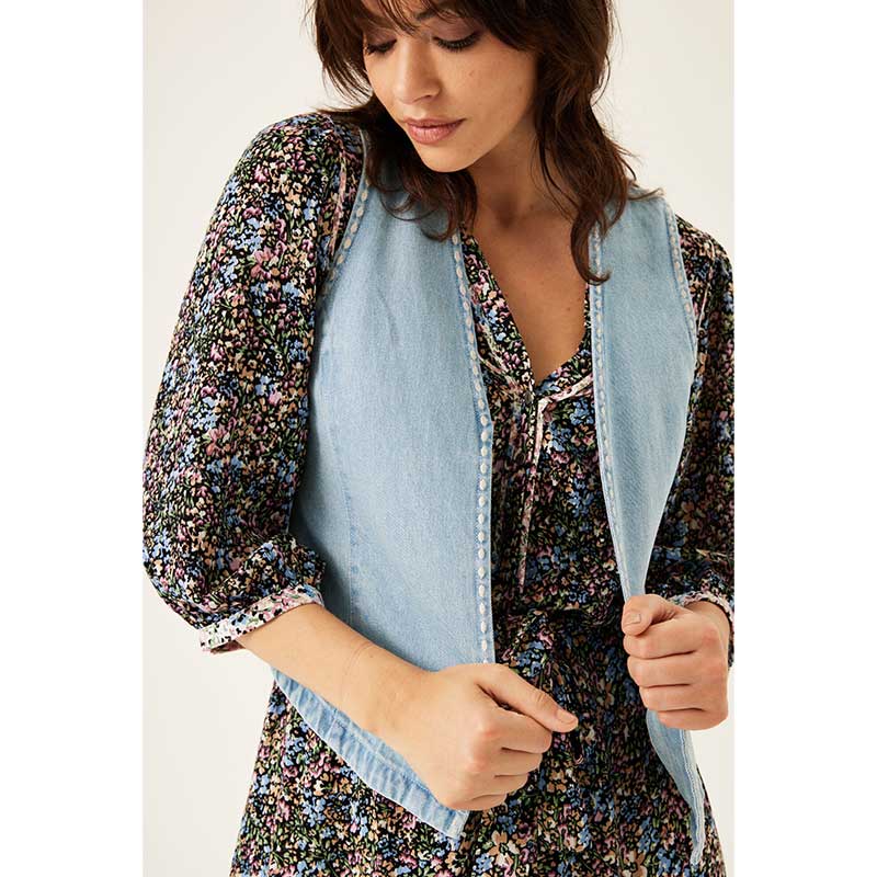 GARCIA C30091 LADIES DENIM WAISTCOAT LYSEBLÅ