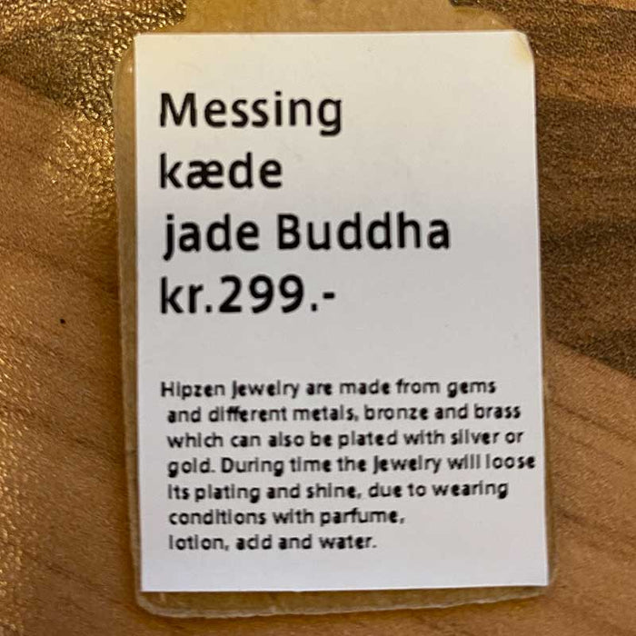 HIPZEN MESSING KÆDE JADE BUDDHA GRØN-fra-HIPZEN-hos-J BY J Fashion