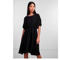 PIECES PCFLORE SS O NECK KJOLE SORT - J BY J Fashion