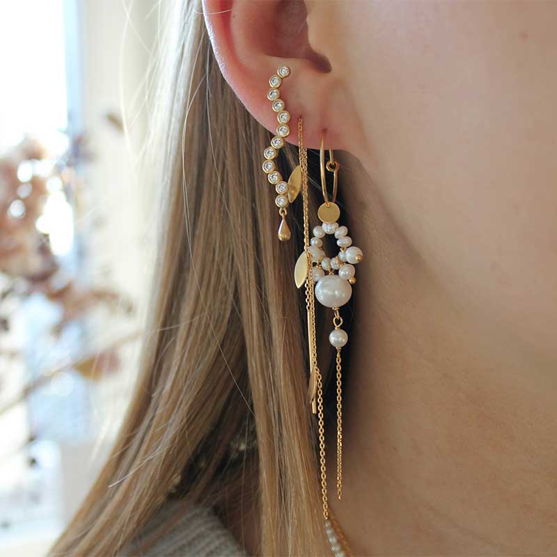 STINE A HEAVENLY PEARL DREAM HOOP GULD-fra-STINE A-hos-J BY J Fashion