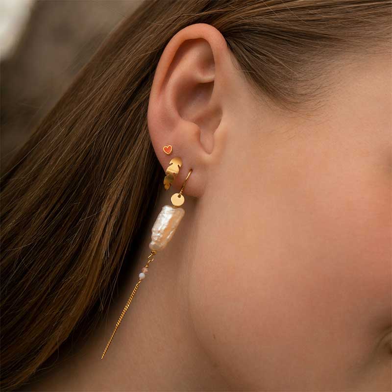 STINE A PETIT CREOL WITH FEATHER EARRINGS GULD - J BY J Fashion