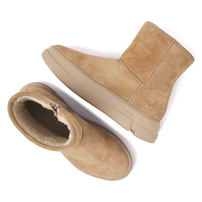VIA VAI BLUE SUEDE BOOTS SAND-fra-VIA VAI-hos-J BY J Fashion