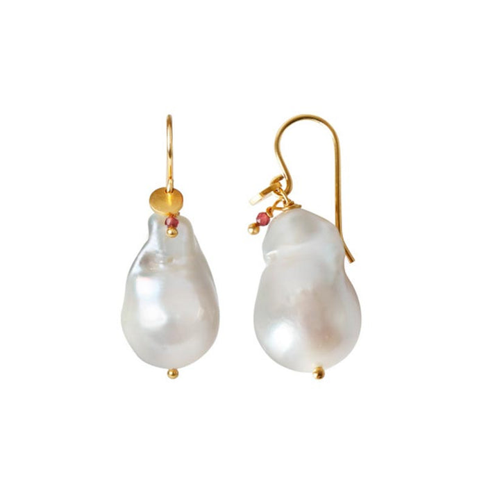 STINE A BAROQUE PEARL EARRING GULD-fra-STINE A-hos-J BY J Fashion